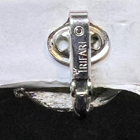 Vintage Crown Trifari Textured Silver Tone Leaf Clip On Earrings Signed (3291) - Picture 7 of 8